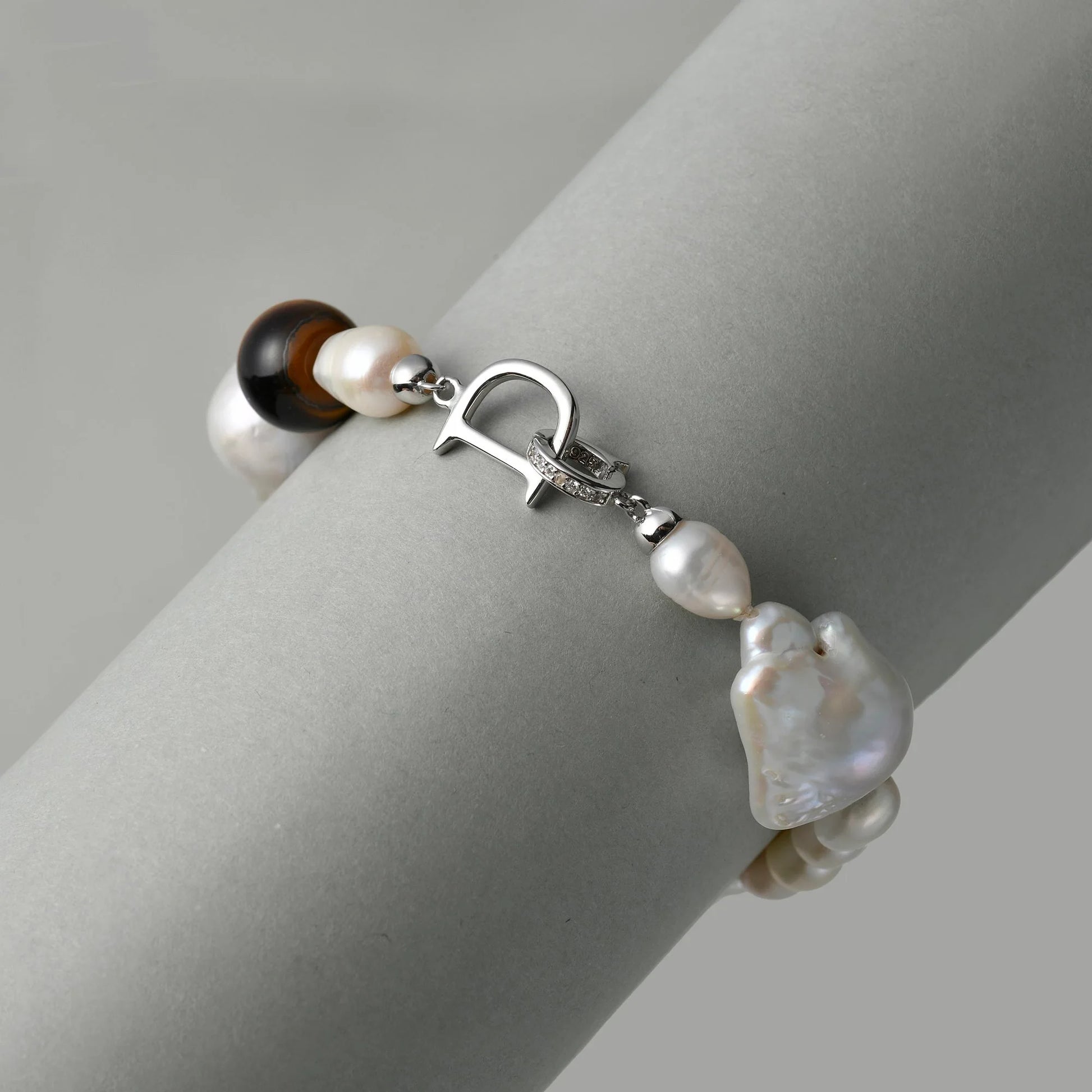 Ellen | White Oval Baroque Pearl Tiger’s Eye Bracelet