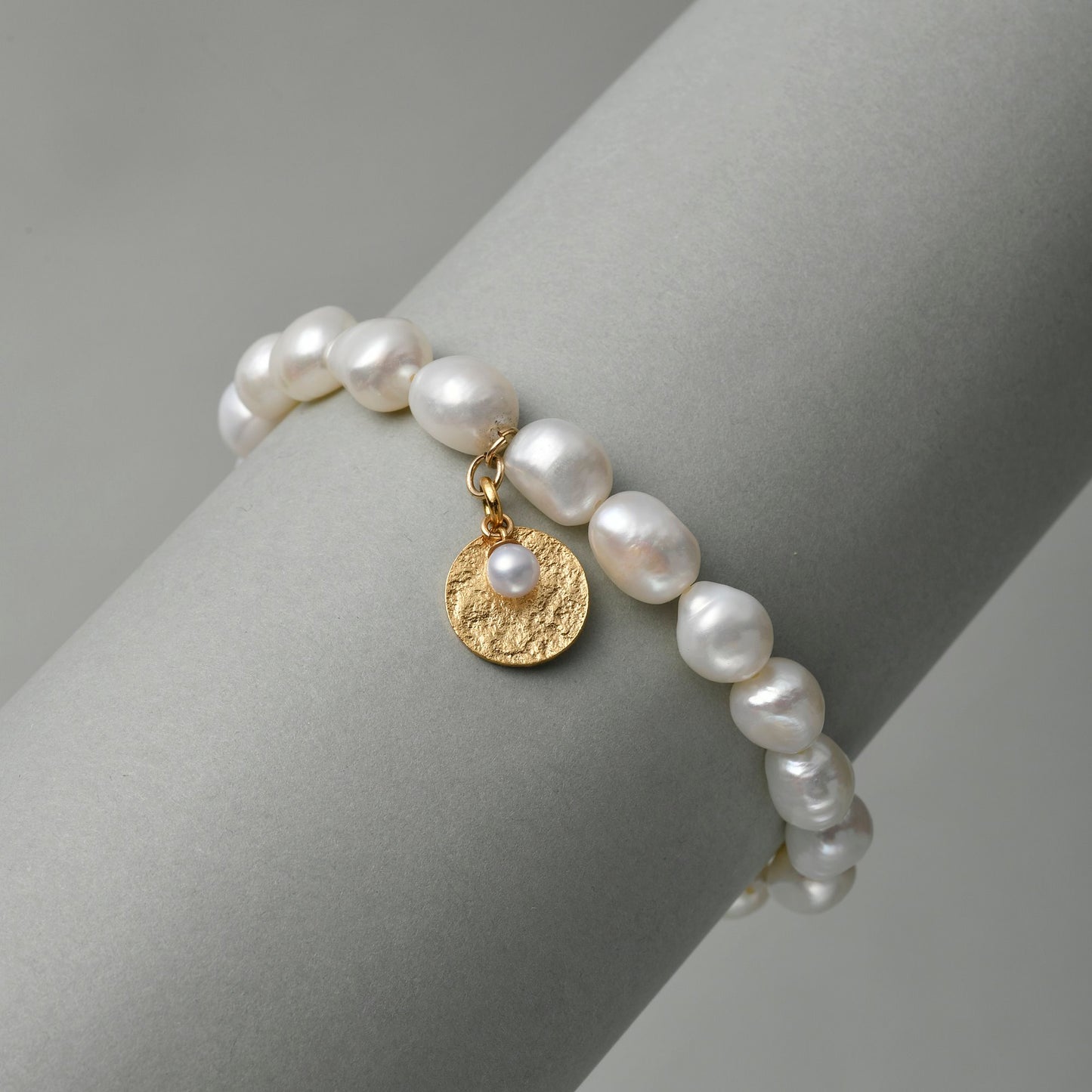 Gardener Button Pearl Bracelet