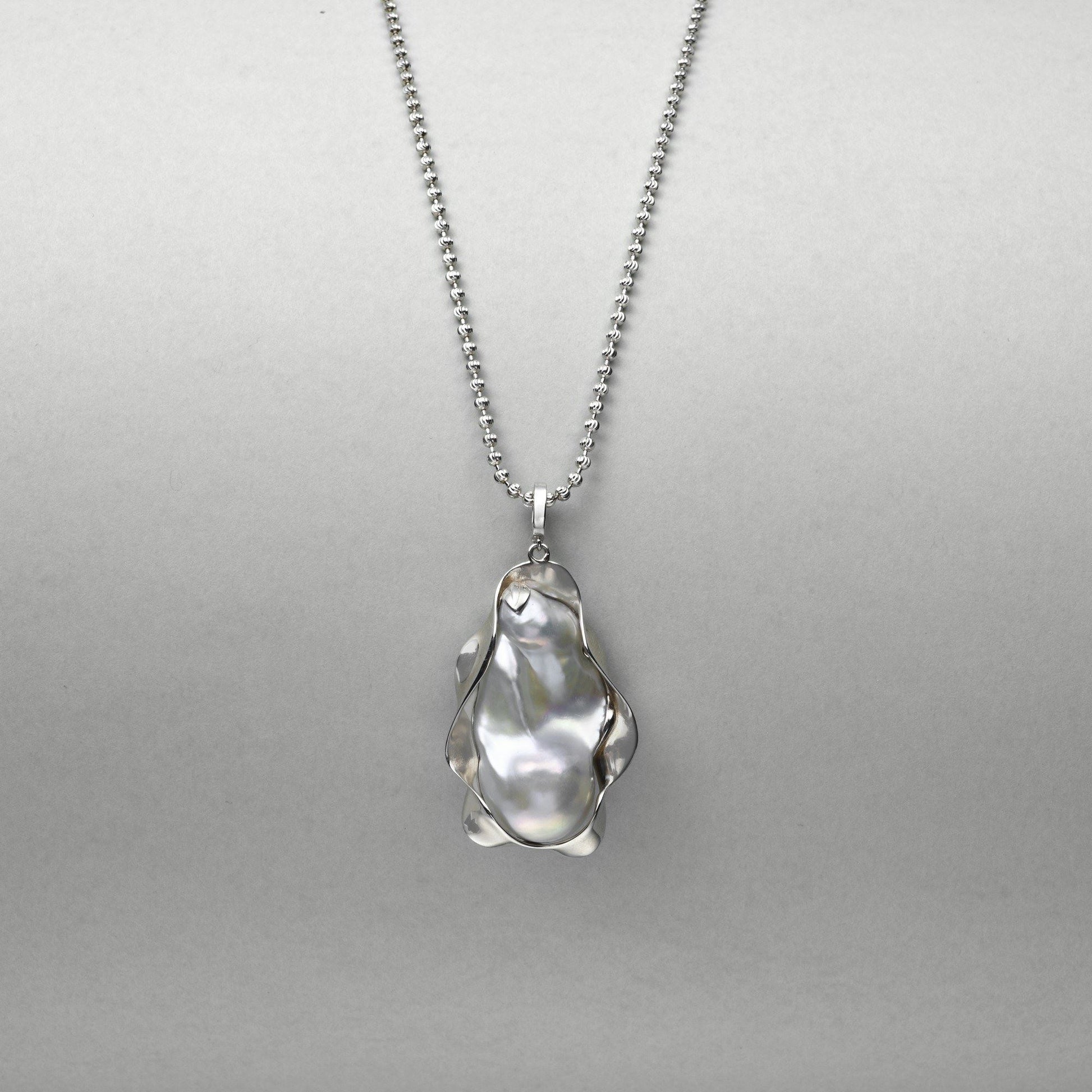close-up-of-gray-baroque-pearl-with-silver-frame-setting-organic-curves