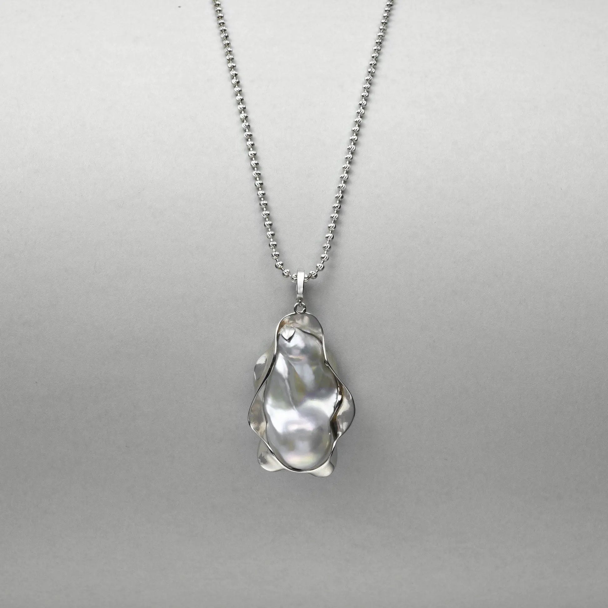 Matax | Gray Baroque Pearl Silver Frame Pendant