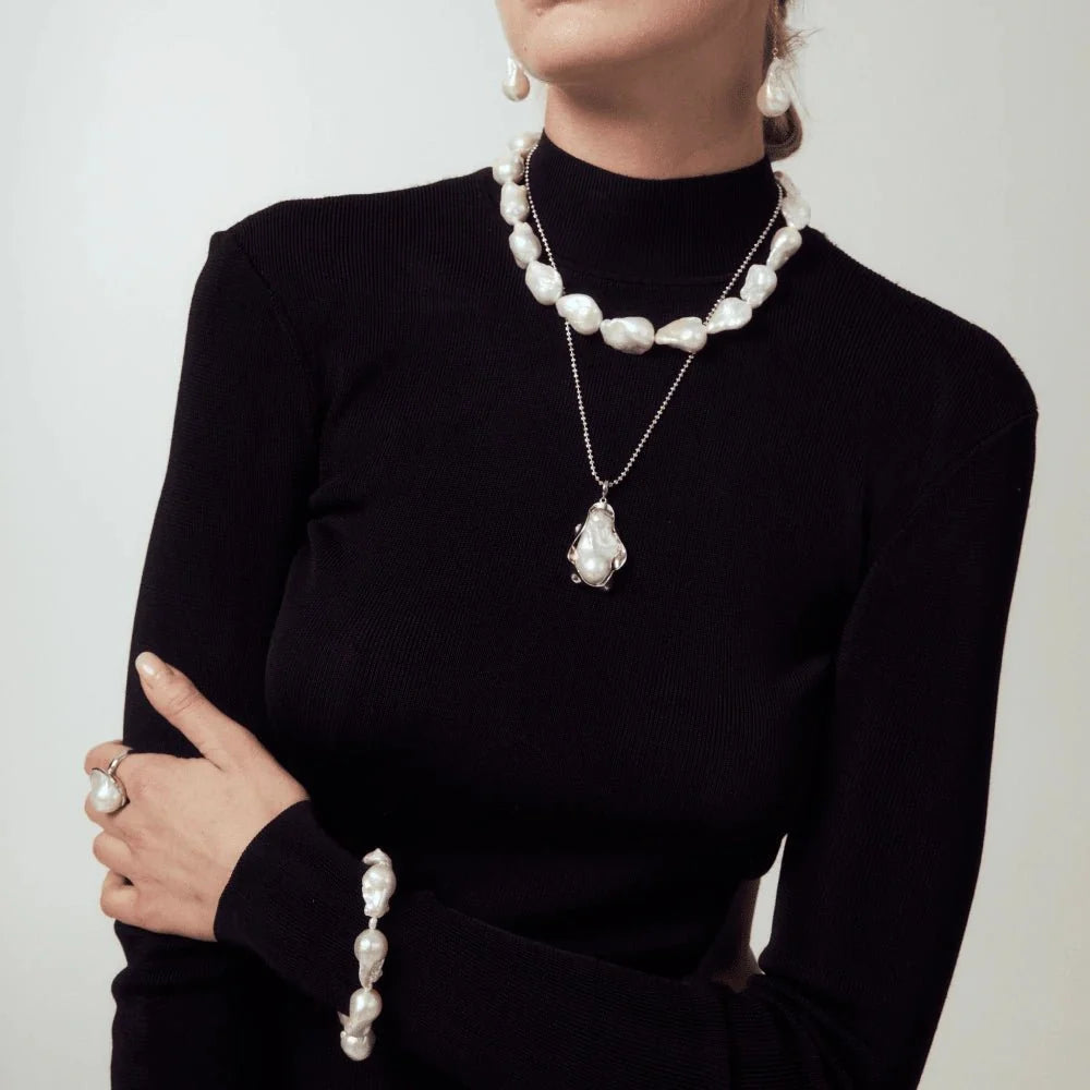 Matax | Gray Baroque Pearl Silver Frame Pendant model view