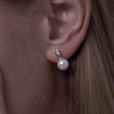Amber | White Drop Baroque Pearl 18k Gold Earrings