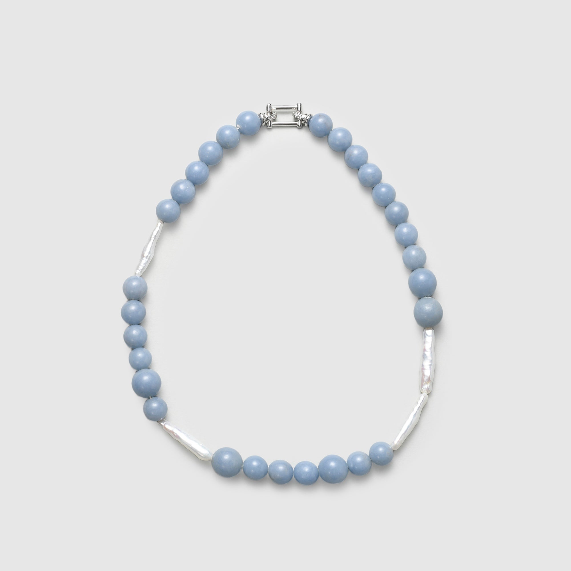 Collier de perles baroques et de lapis-lazuli du Pérou main thumbnail