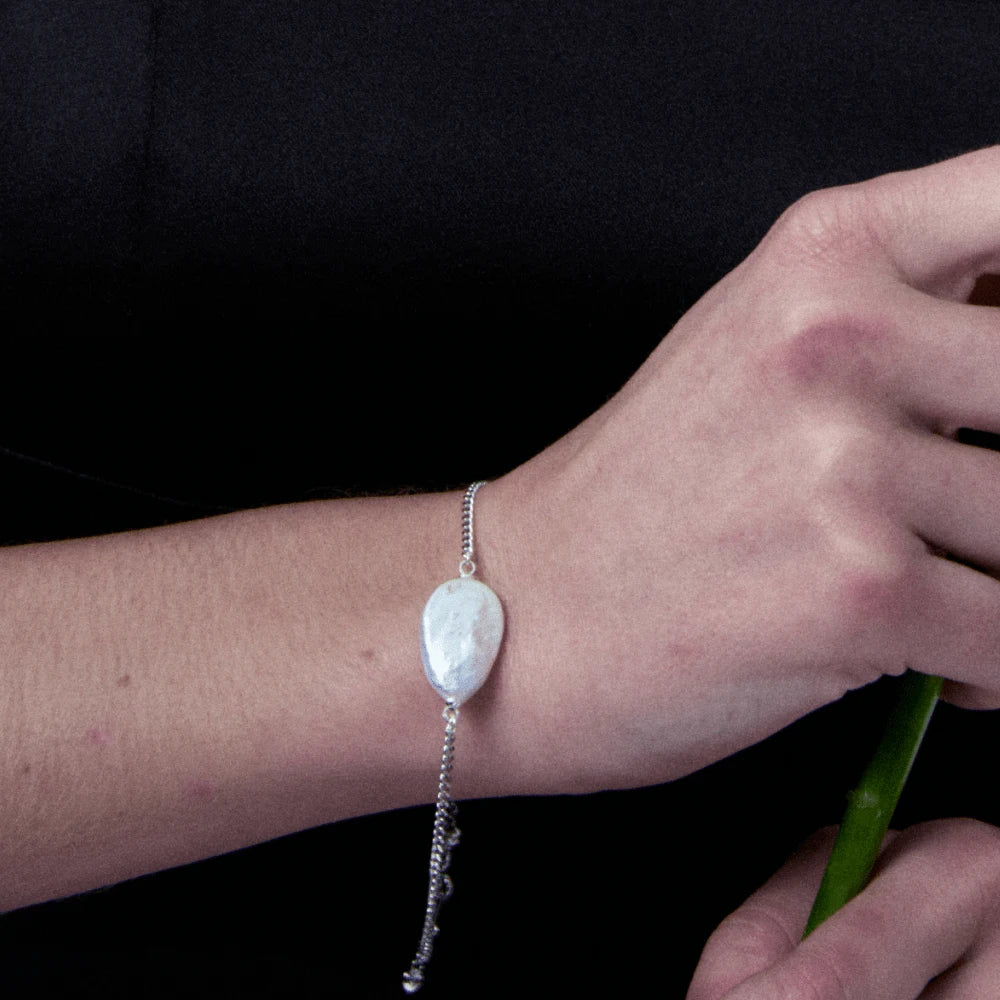 Sasai | White Drop Baroque Pearl Silver Chain Bracelet