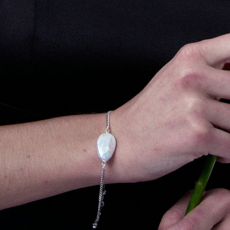 Teardrop Baroque Pearl Bracelet image 2