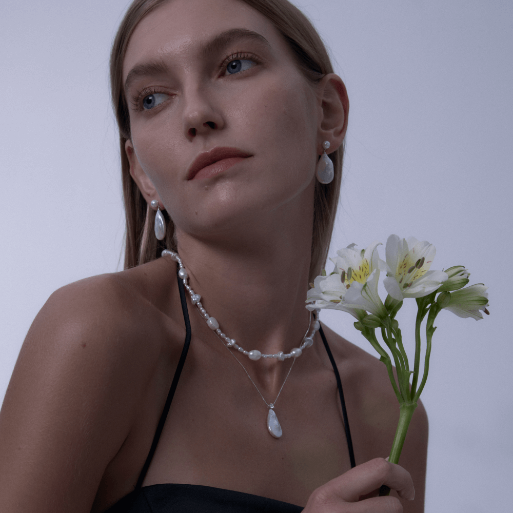 Everyday luxury pearl drop statement earrings