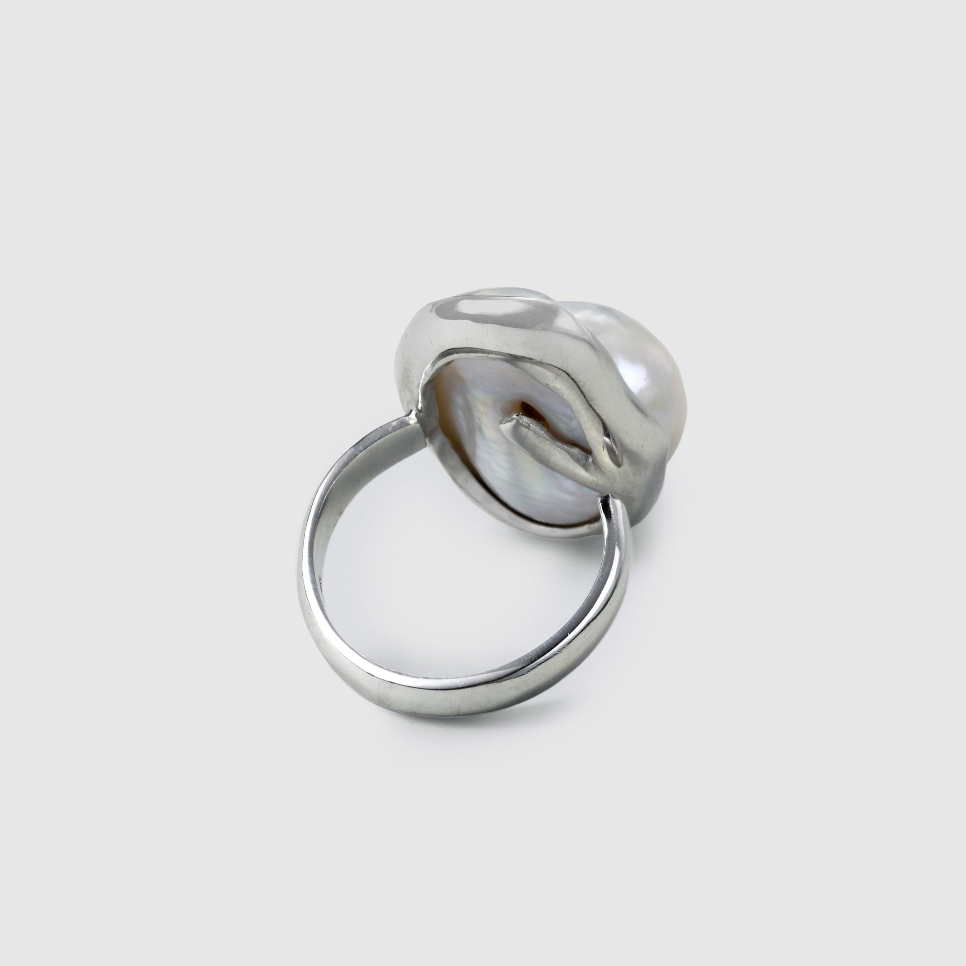 Tivo | White Baroque Pearl Silver Ring