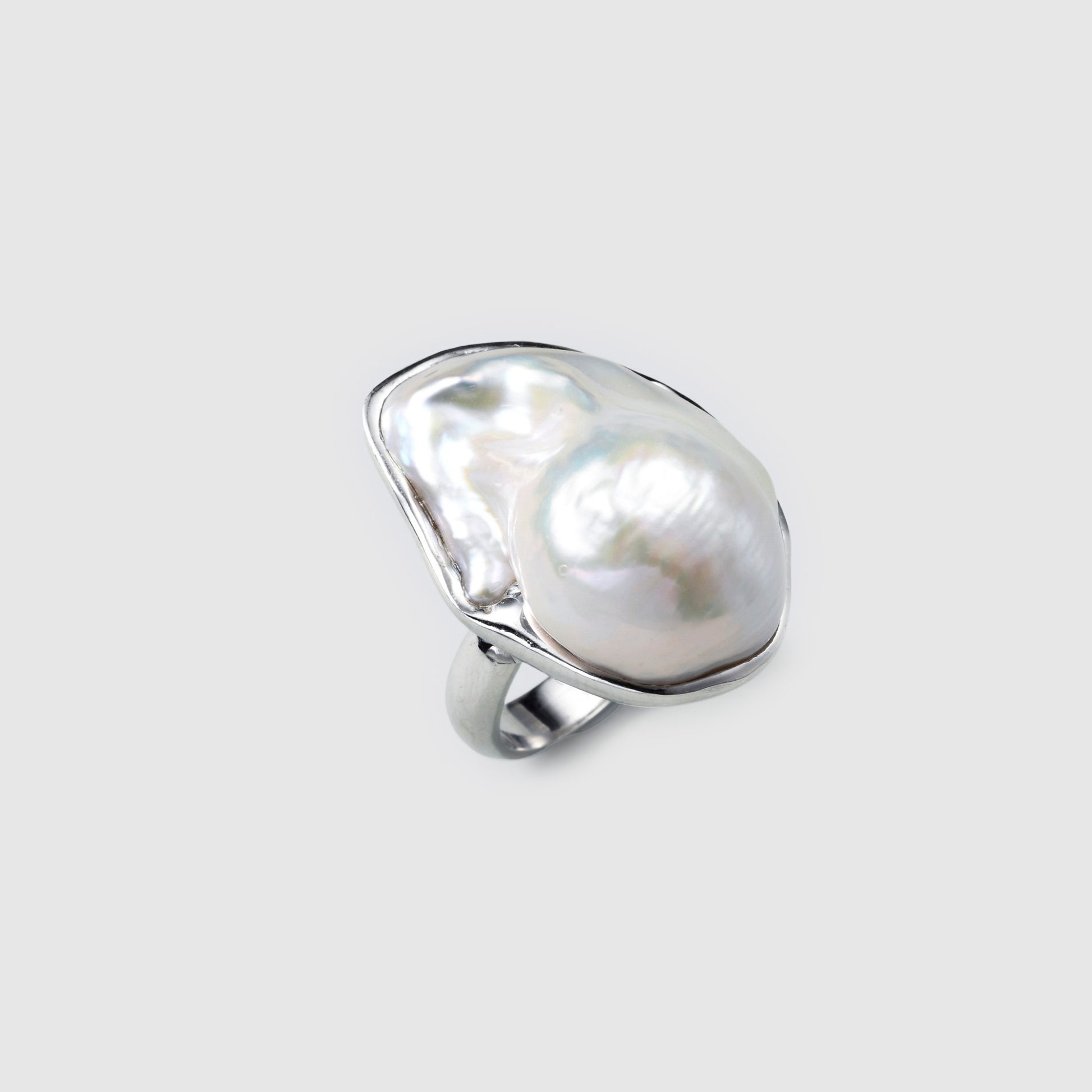 Tivo | White Baroque Pearl Silver Ring