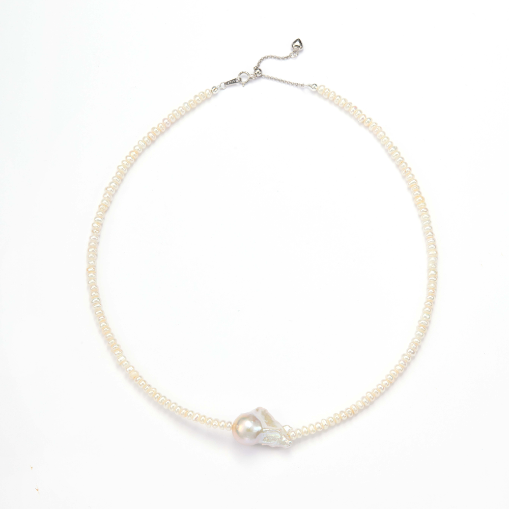 Collier ras-de-cou Tideborn Mini perles baroques main thumbnail