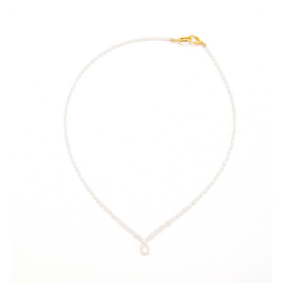 Collier de perles miniatures à nœud torsadé