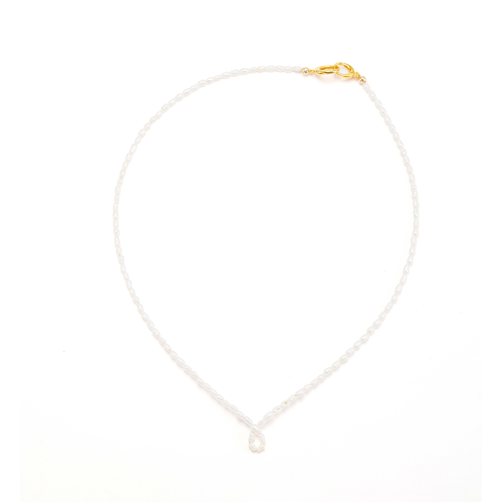 Collier de perles miniatures à nœud torsadé main thumbnail