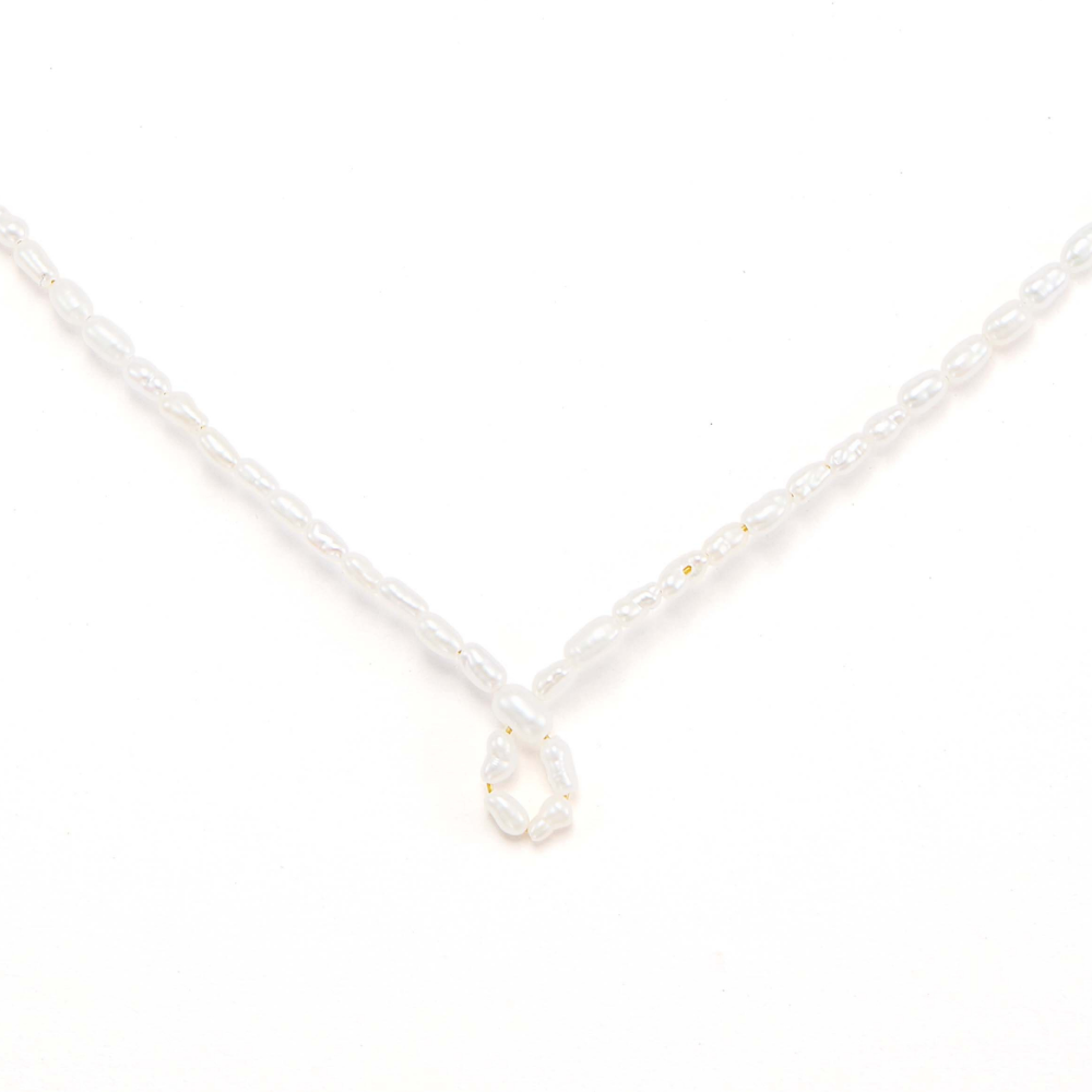 Collier de perles miniatures à nœud torsadé thumbnail 2