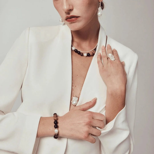 Grove pearl bead bracelet model view 2