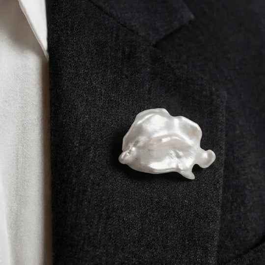Maxim | White Keshi Baroque Pearl 18k Gold Lapel Pin