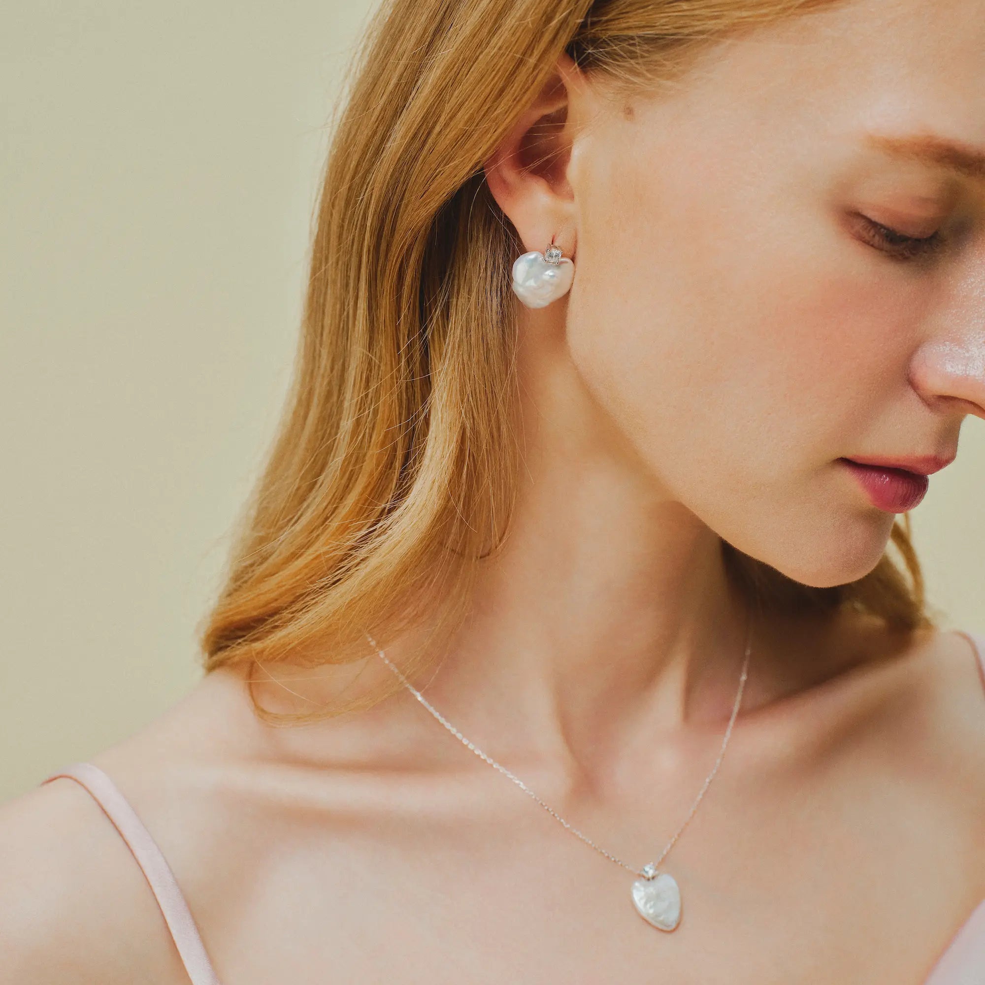 Heart baroque pearl earring and necklace set on model