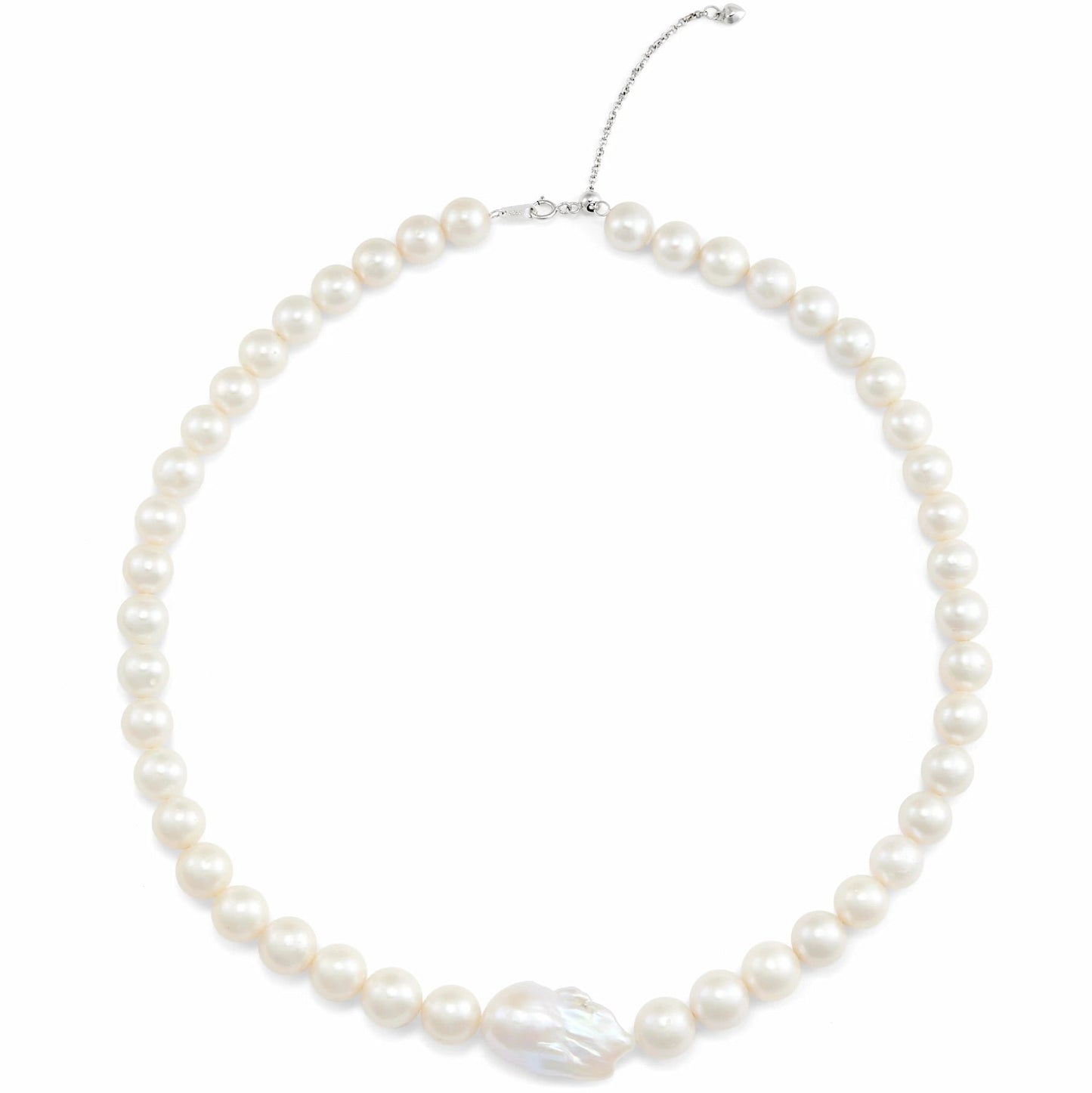 white round pearl and big baroque pearl centerpiece necklace detail look