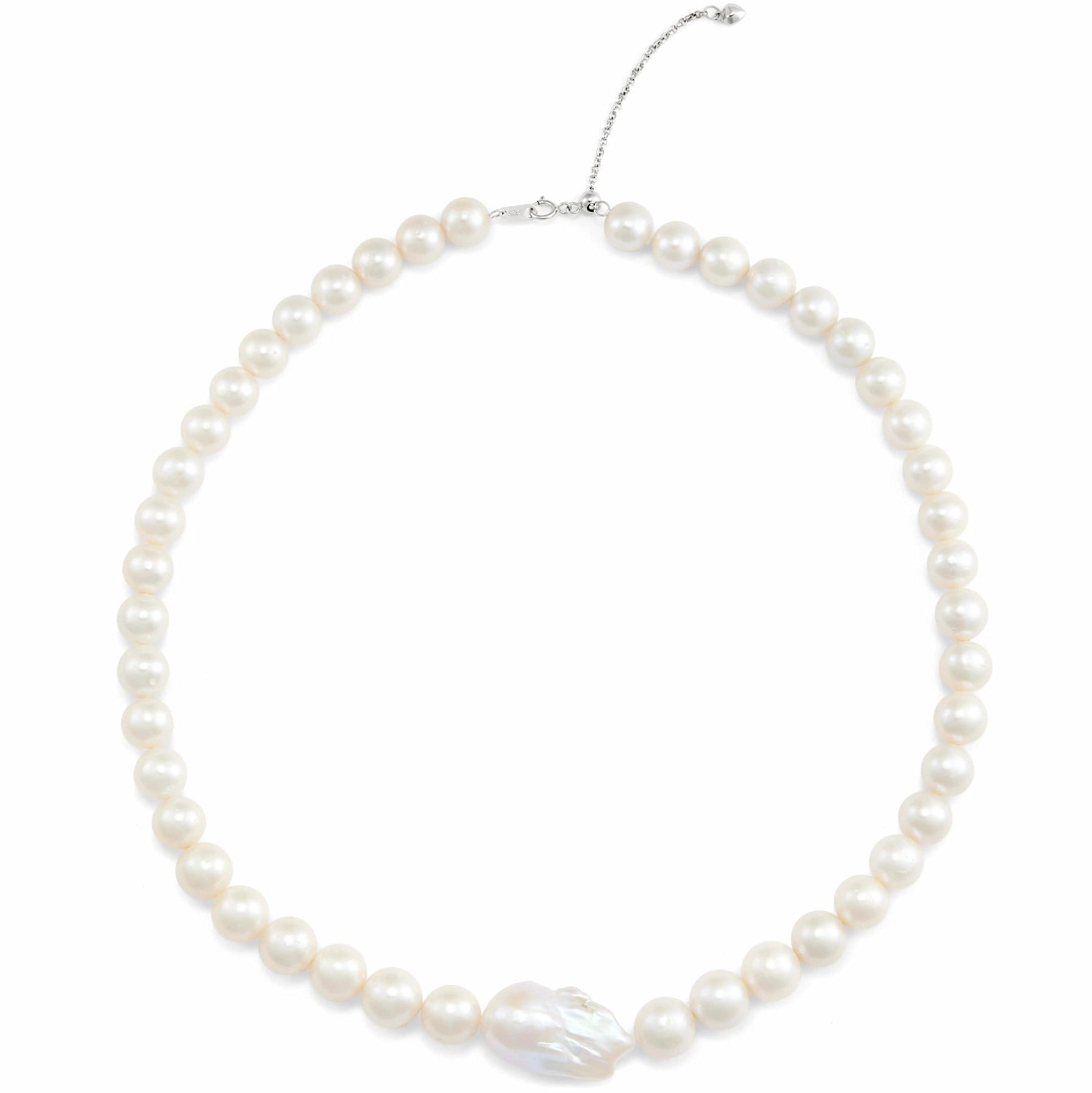 white round pearl and big baroque pearl centerpiece necklace detail look